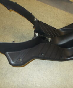 Derbi Atlantis Piaggio Diesis 50 Bodenplatte Fußbrett Verkleidung